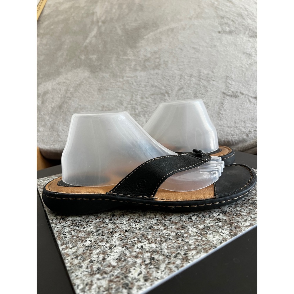 Born Black Leather Thong Sandals Womens 10 Flat Flip Flops Classic Old Money - Picture 3 of 11